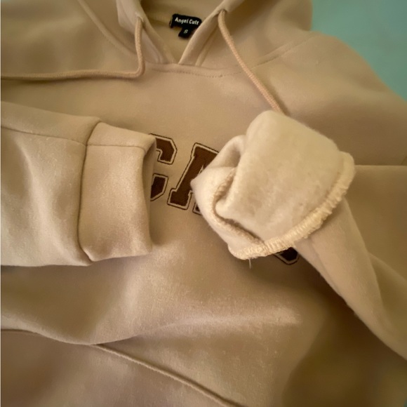 A new light brown, with a smooth cotton texture on the inside - Picture 4 of 4